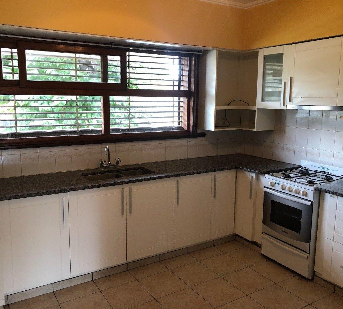 Amplia Casa con piscina y amplio quincho barrio Constitución