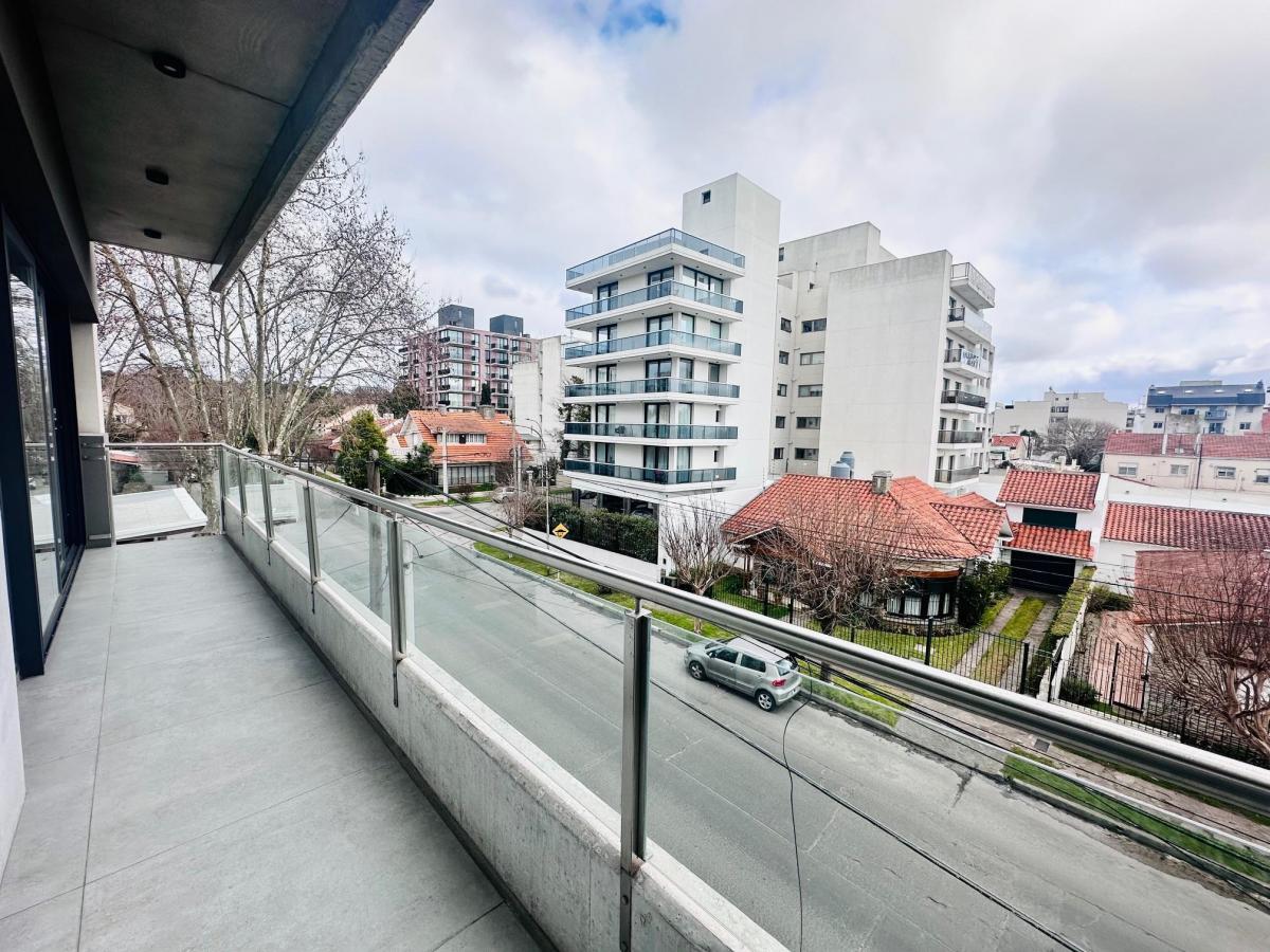 Piso 4 Ambientes, Cochera y Terraza Privada 2