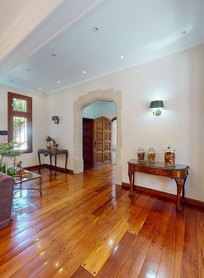 Importante y Amplia Residencia Totalmente Reciclada Sobre 4 Lotes Los Troncos 1
