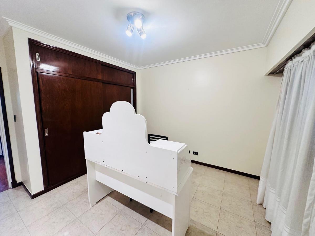Amplia Propiedad 4 Dorm., Dependencia, Pileta y Quincho 3
