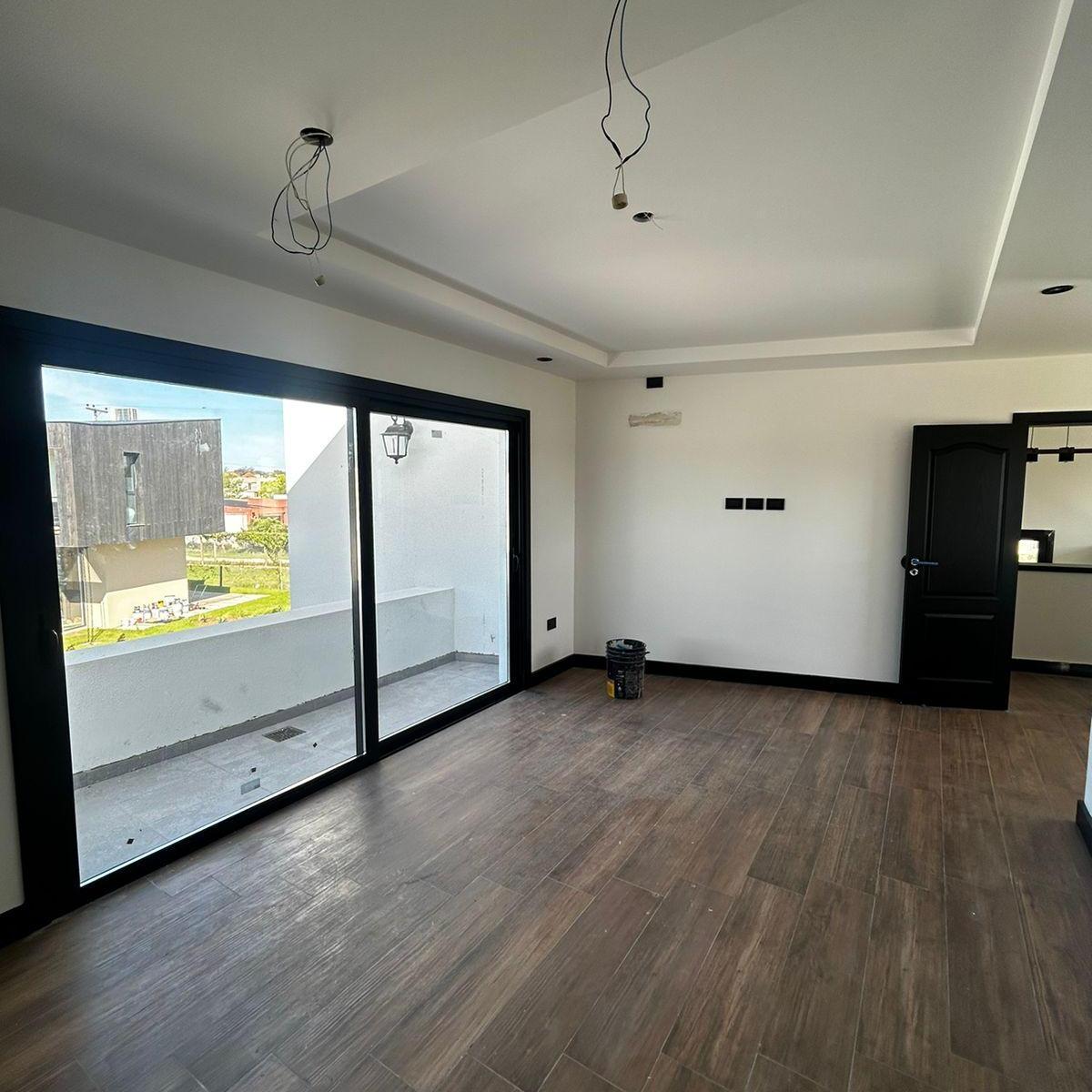 Foto de Casa contemporánea a estrenar barrio privado Arenas Chico, imagen 4