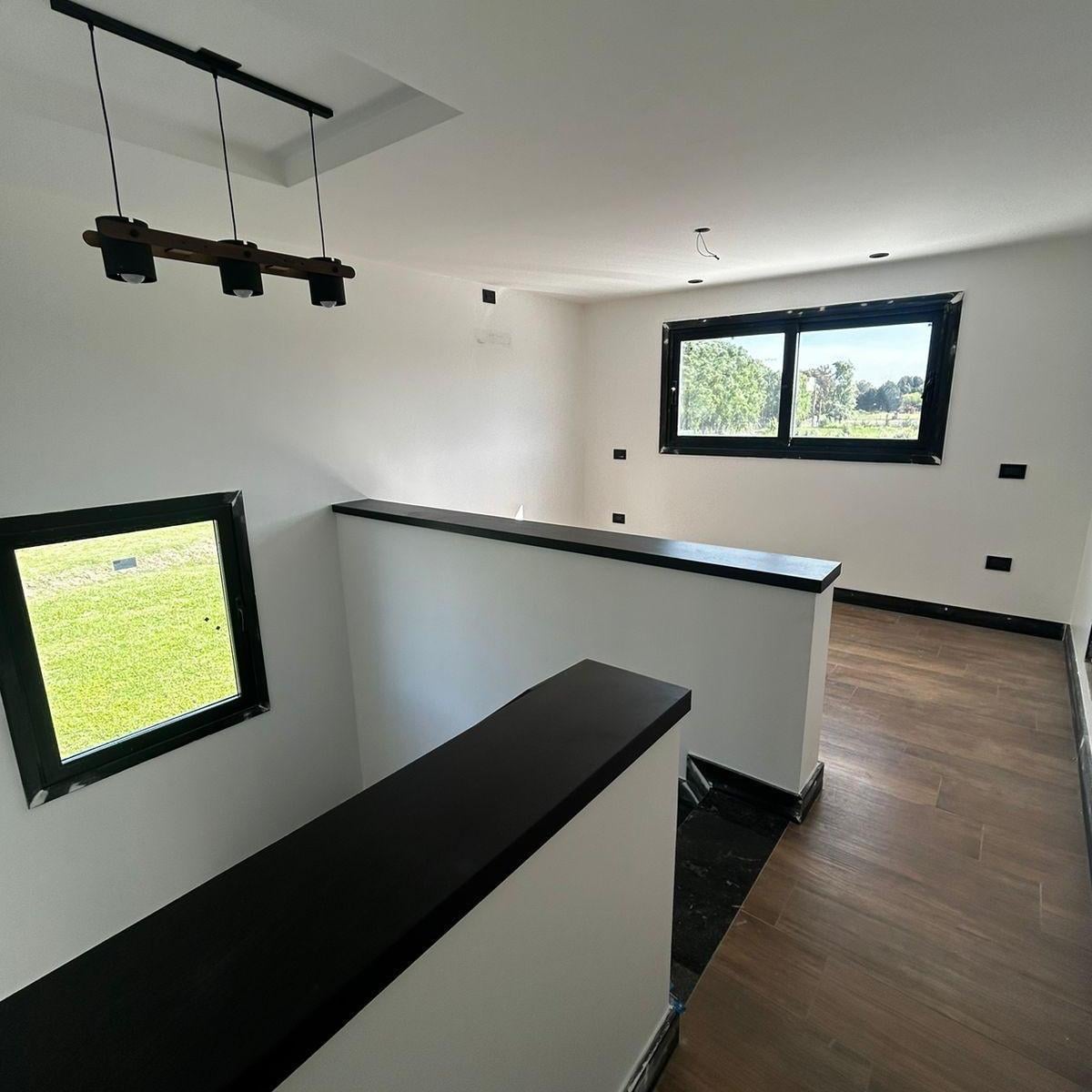 Foto de Casa contemporánea a estrenar barrio privado Arenas Chico, imagen 2