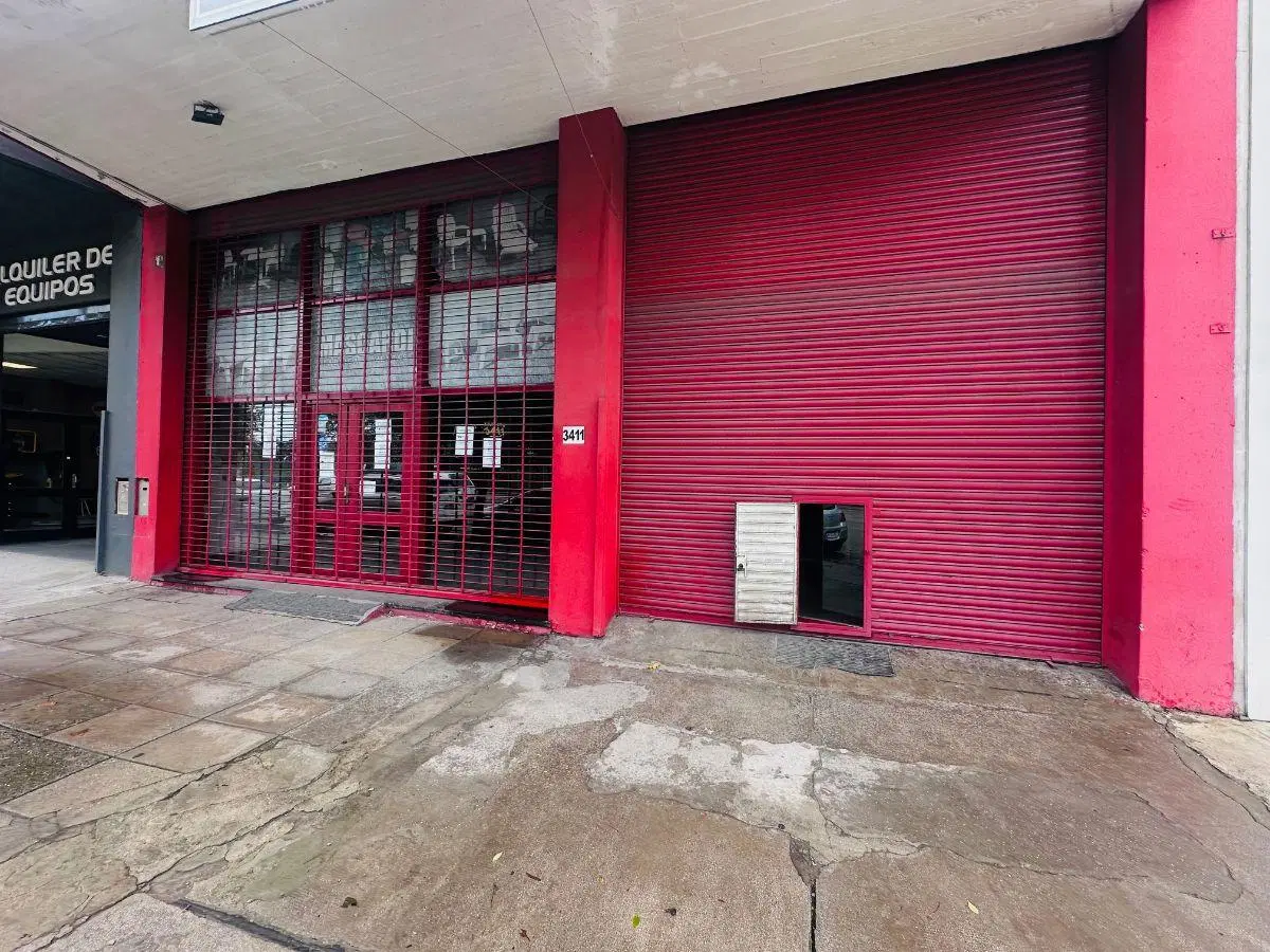 Amplio Local comercial sobre Avenida Juan B Justo 4