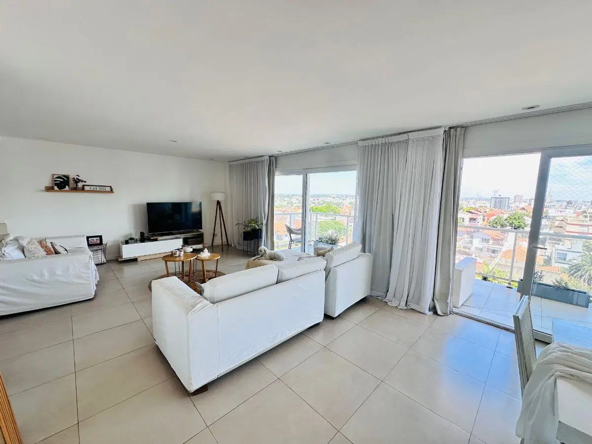 Piso en duplex con quincho, solarium y jacuzzi privado Playa Varese 5