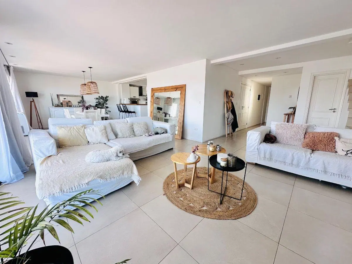 Piso en duplex con quincho, solarium y jacuzzi privado Playa Varese 3