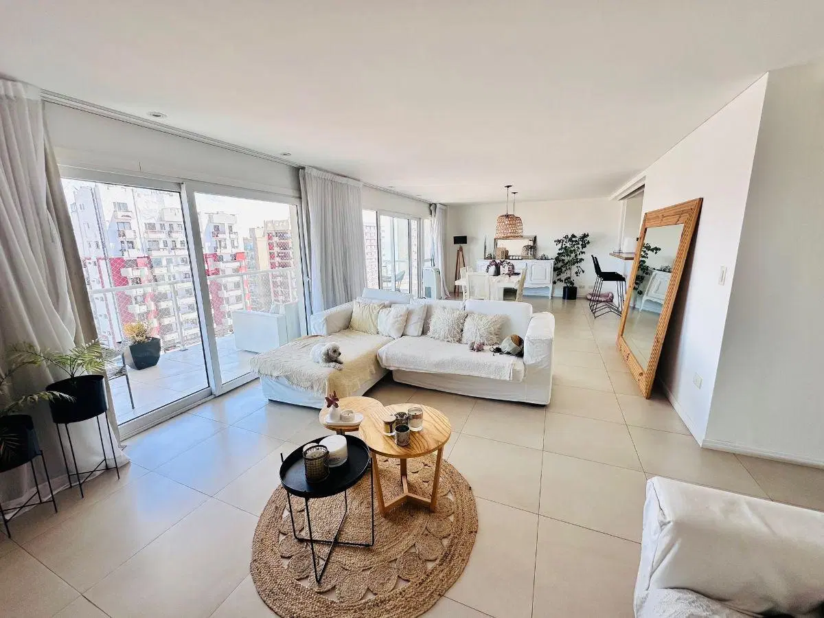 Piso en duplex con quincho, solarium y jacuzzi privado Playa Varese 4