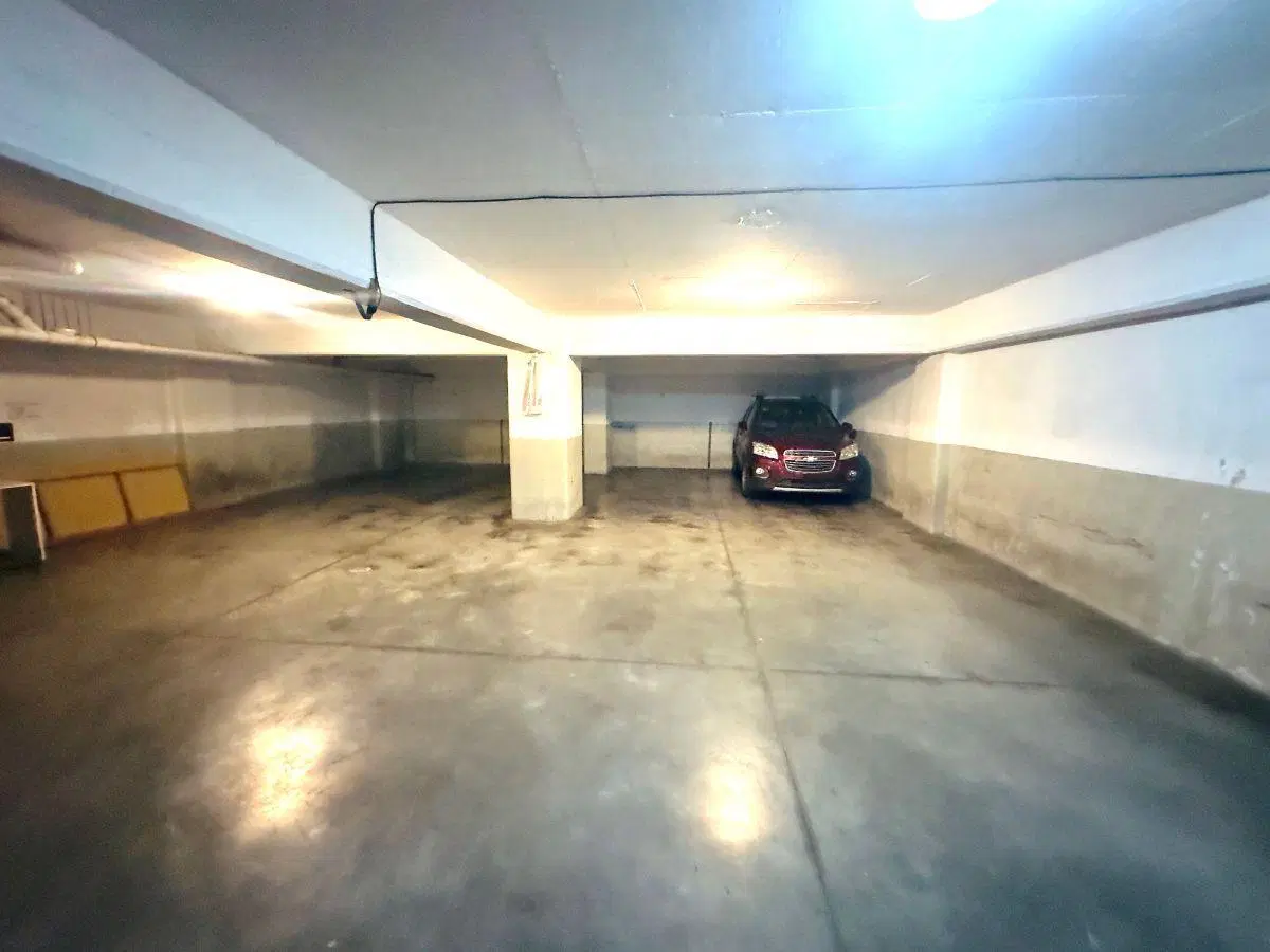 Alquiler Oficina moderna con cochera cubierta 5