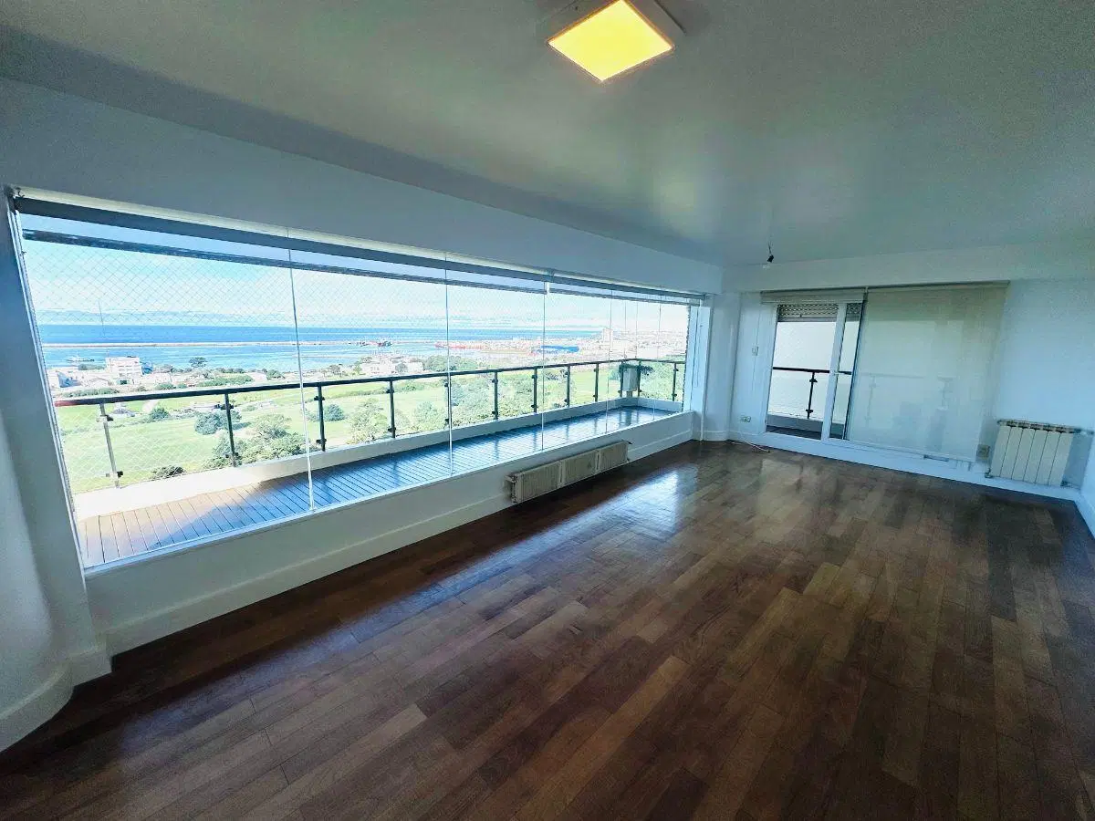 Amplio Piso 4 ambientes 2 cocheras frente al mar Playa Grande 2