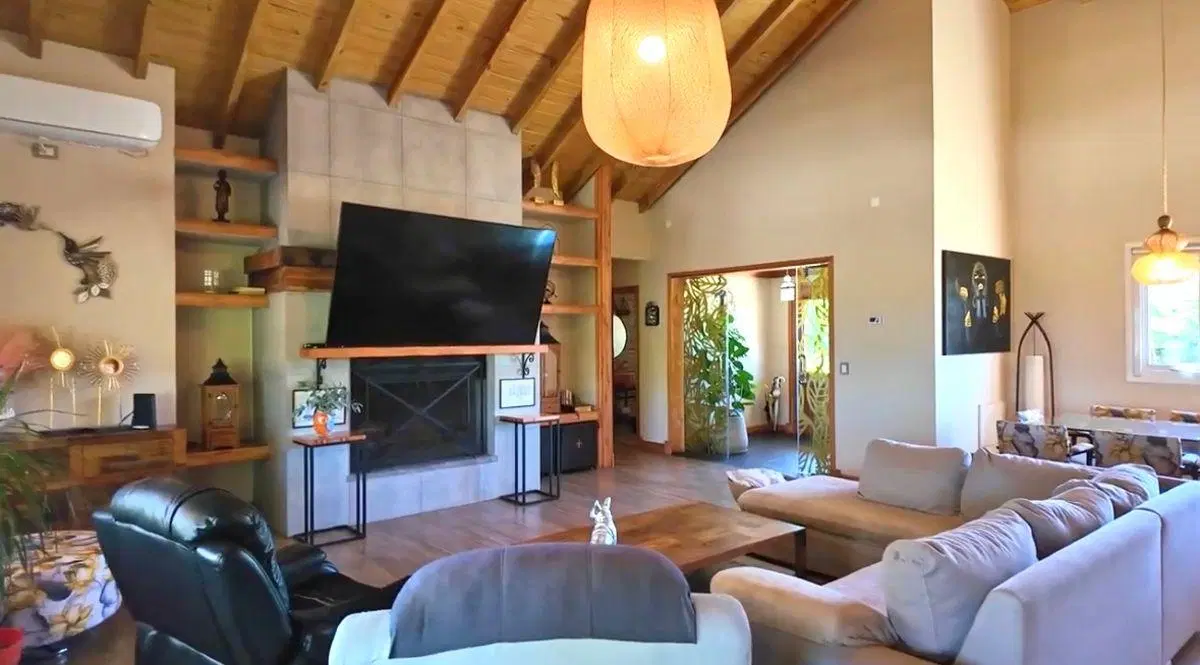 Amplia Casa con Pileta Barrio Privado Arenas del Sur 3