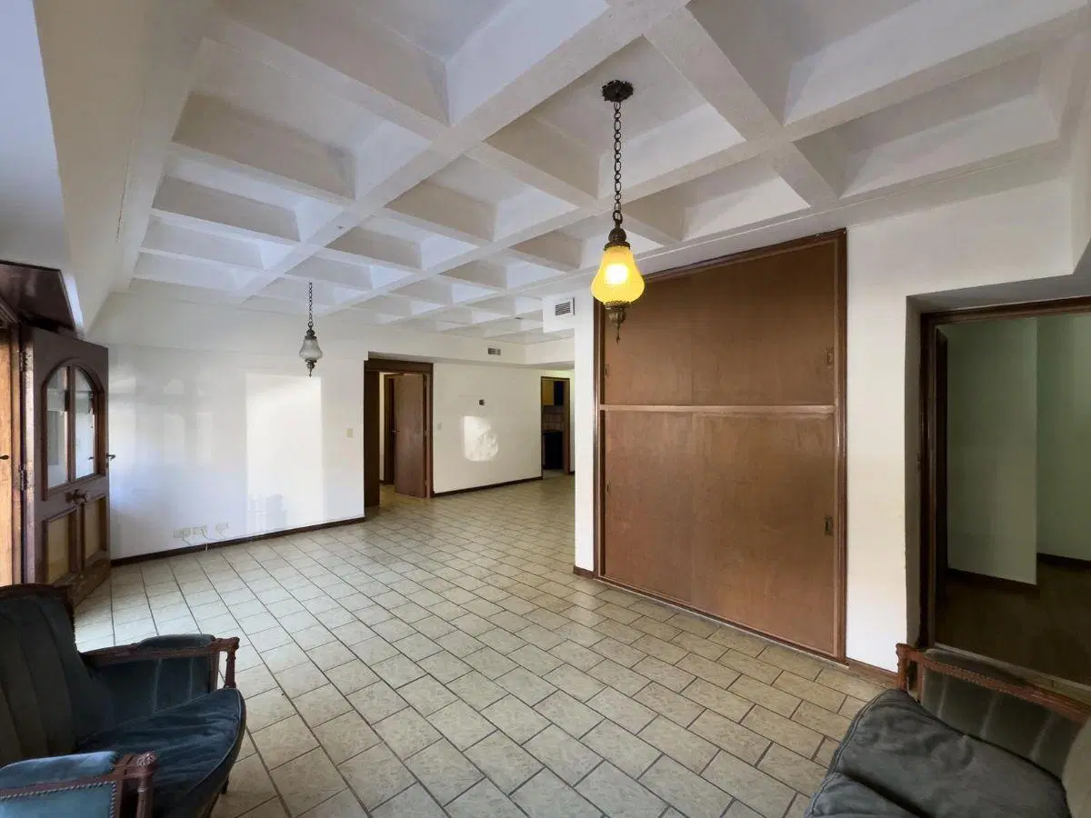 Departamento con cochera apto uso profesional Playa Grande 3