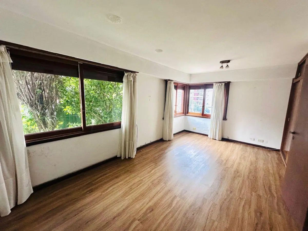 Departamento con cochera apto uso profesional Playa Grande 2