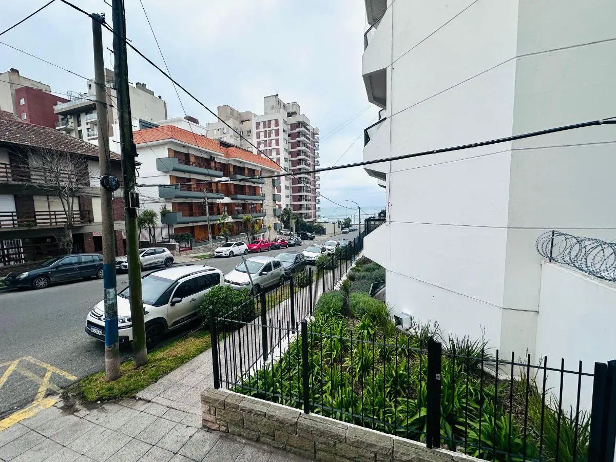 Departamento con cochera apto uso profesional Playa Grande 4