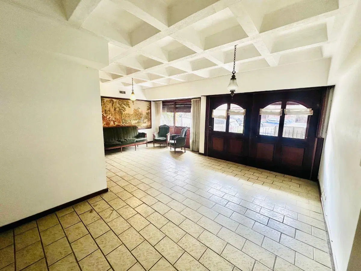 Departamento con cochera apto uso profesional Playa Grande 8