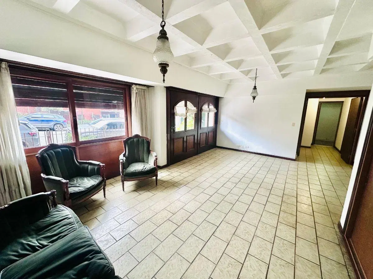 Departamento con cochera apto uso profesional Playa Grande 5