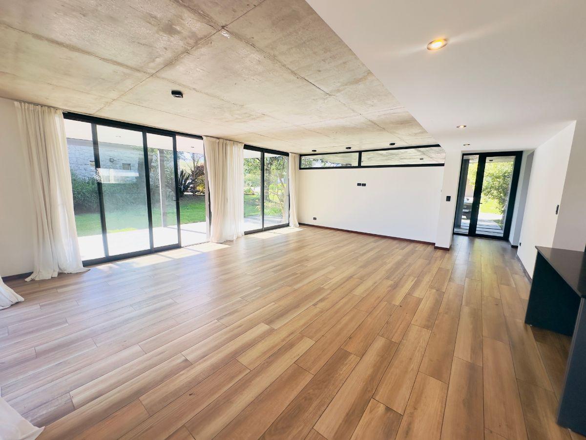 Foto de Casa contemporánea 4 ambientes barrio privado Las Prunas, imagen 2