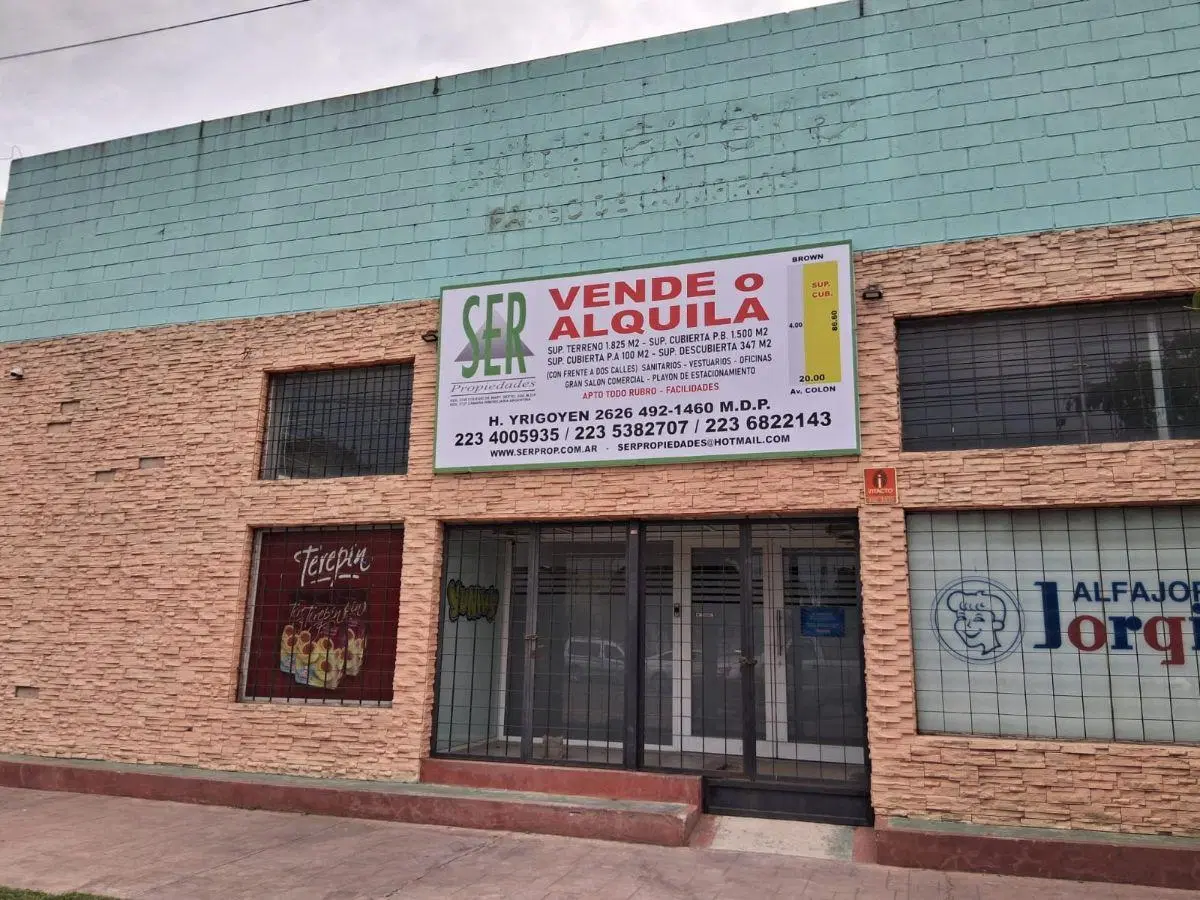 VENDE / ALQUILA. Importante local comercial con depósito – Apto todo rubro 1