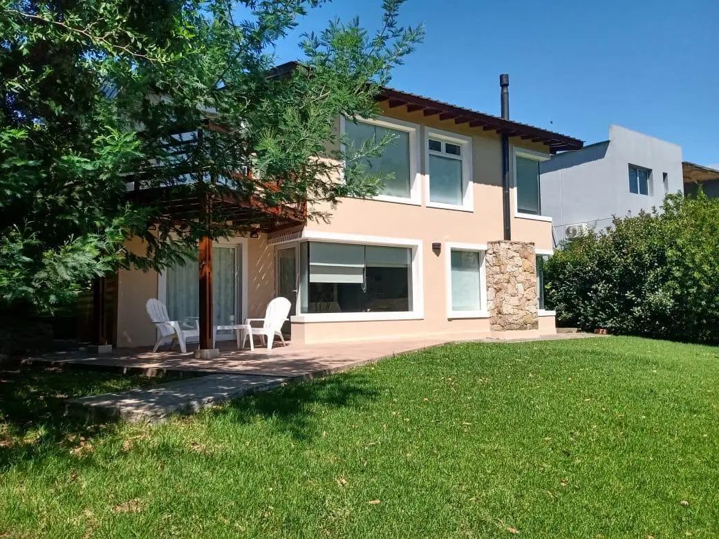 CHALET 4 AMBIENTES - SIERRA DE LOS PADRES 1