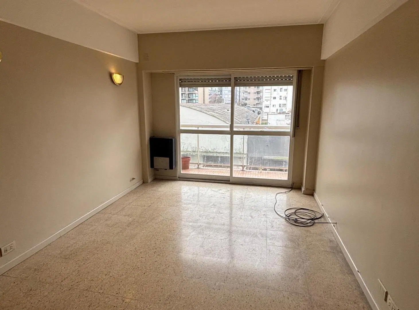 DPTO 3 AMBIENTES - CON COCHERA - ALBERTI 2500 5