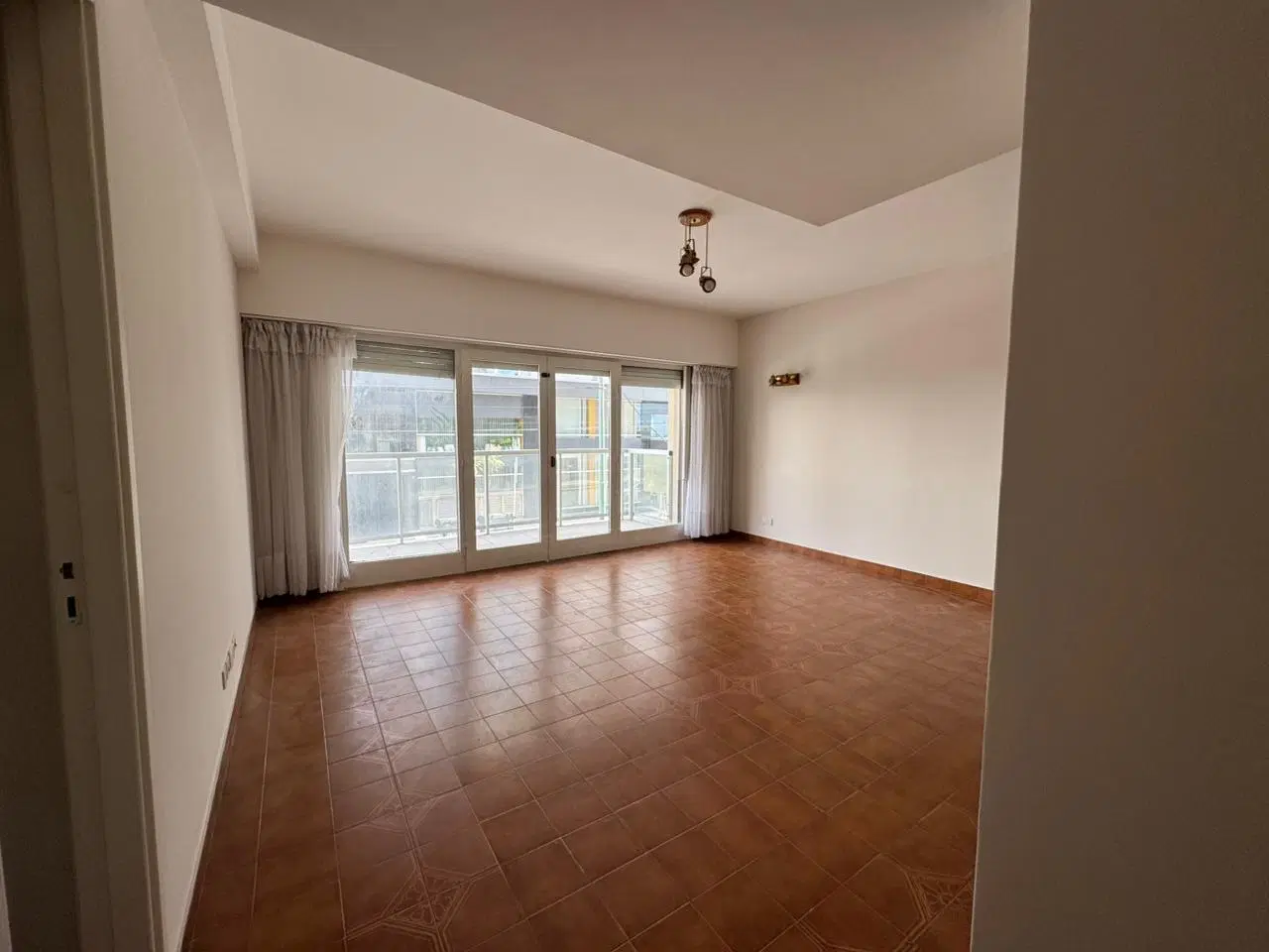 Piso 4 ambientes Venta La Perla Balcon Patio 2