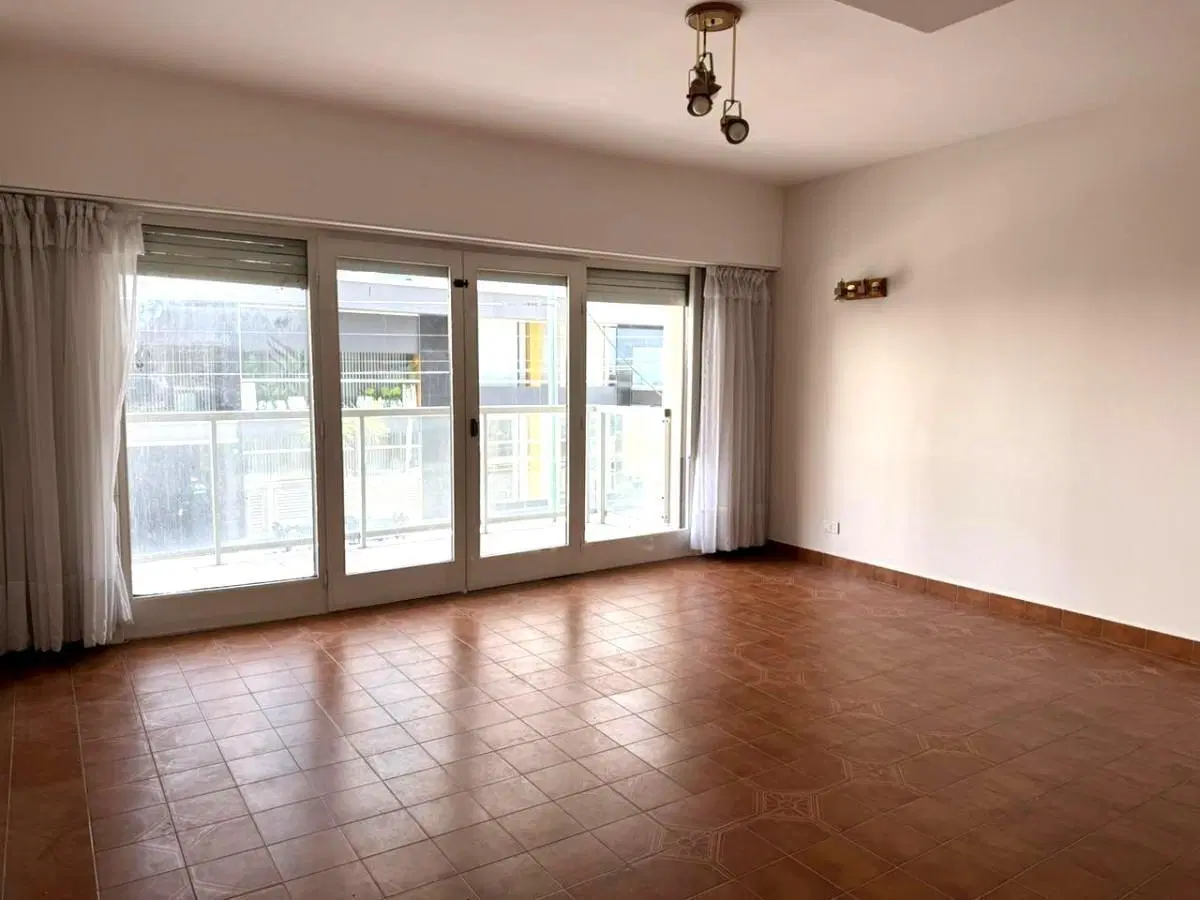 Piso 4 ambientes Venta La Perla Balcon Patio 4