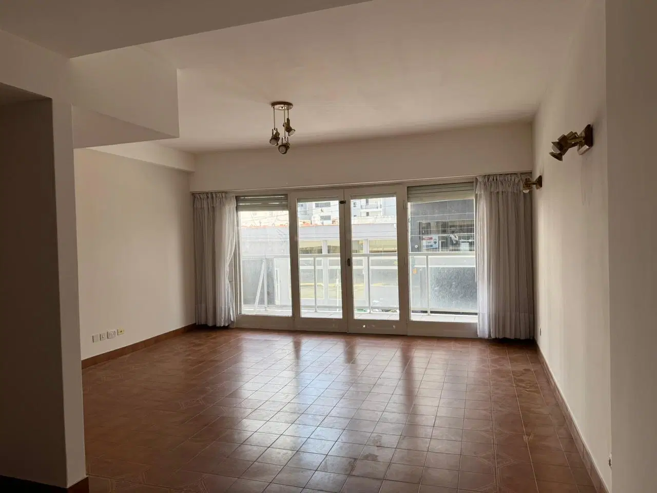 Piso 4 ambientes Venta La Perla Balcon Patio 5