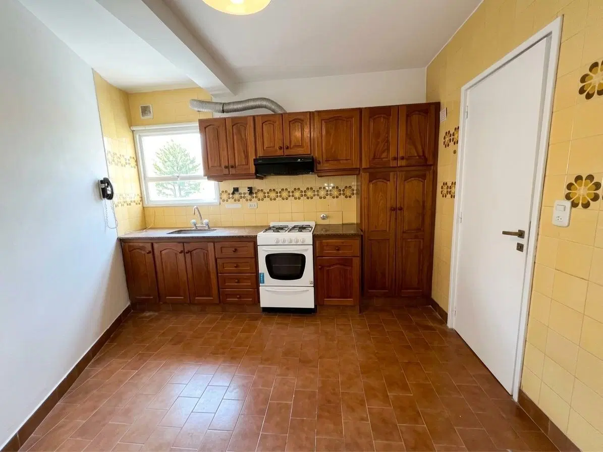 Piso 4 ambientes Venta La Perla Balcon Patio 3