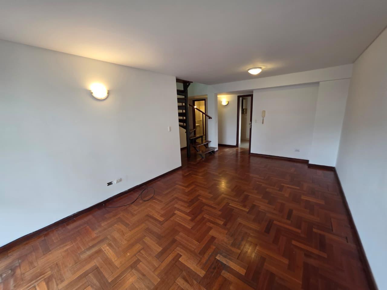 Foto de Departamento 3 ambientes con cochera cubierta en Alquiler Barrio La, imagen 1