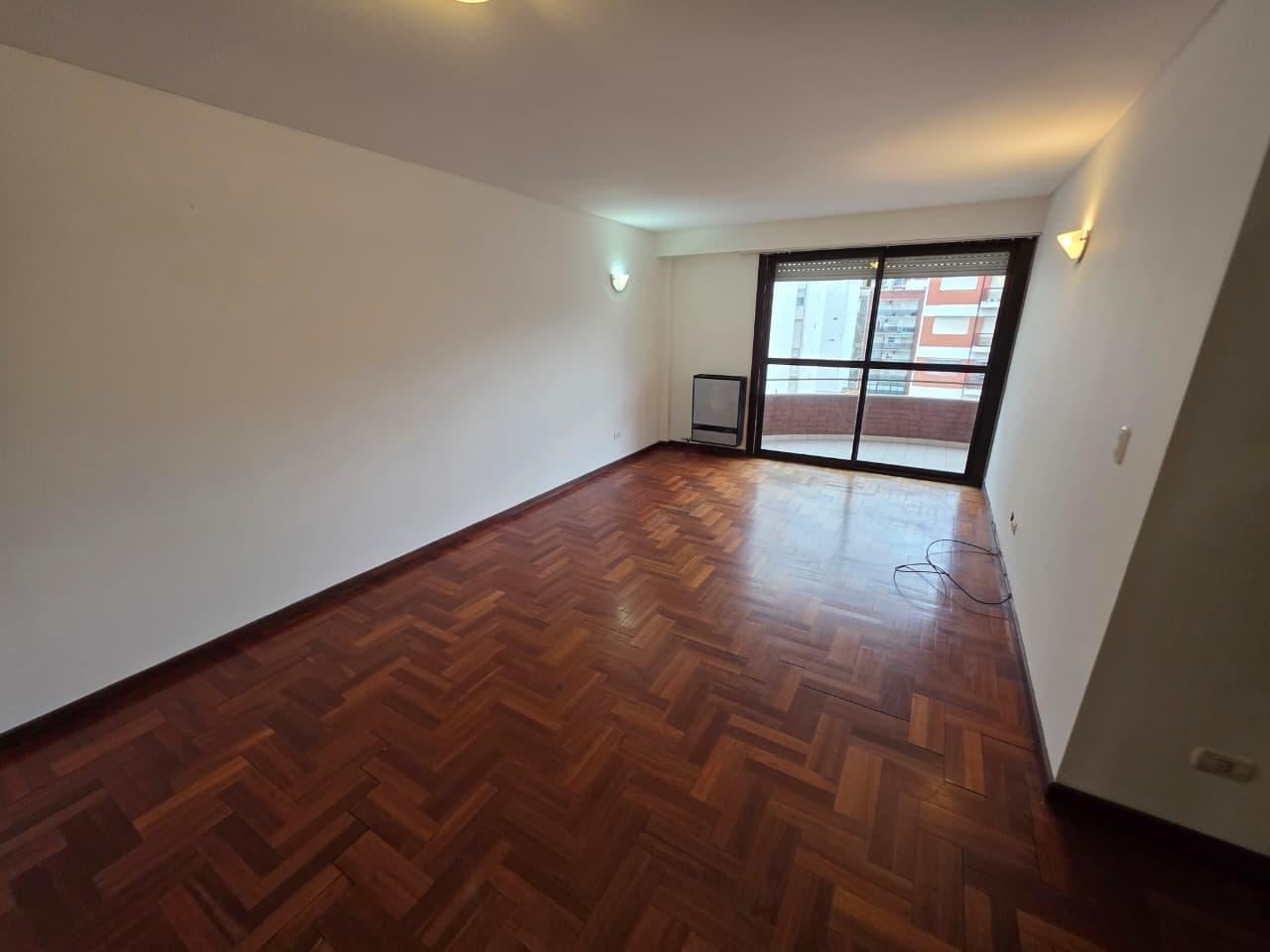 Foto de Departamento 3 ambientes con cochera cubierta en Alquiler Barrio La, imagen 3