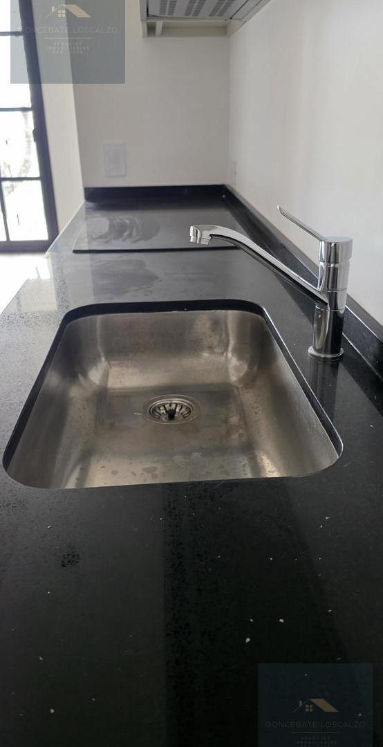 Foto de Departamento 2 ambientes a la calle cochera y baulera, imagen 1