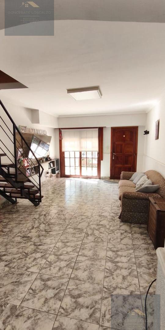Casa 5 ambientes con garaje para dos autos y quincho