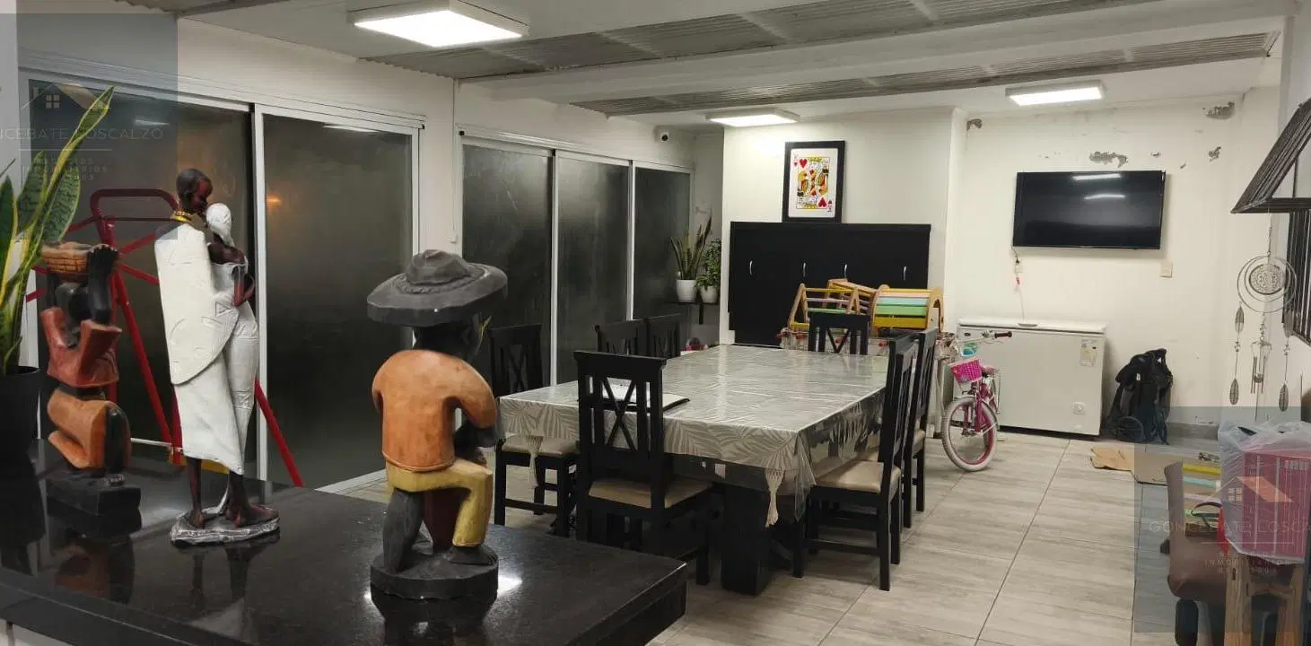 Casa 5 ambientes con garaje para dos autos y quincho 5
