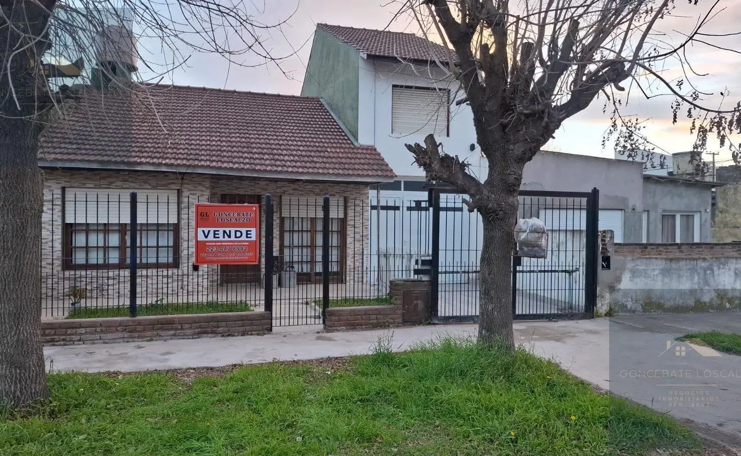 Casa 5 ambientes con garaje para dos autos y quincho 8