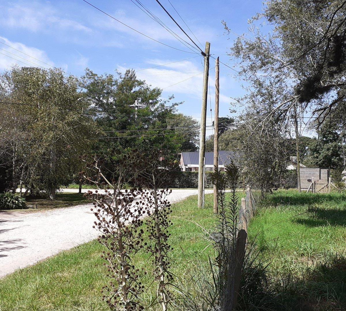 LOTE EN VENTA EN SIERRA DE LOS PADRES - ESQUINA