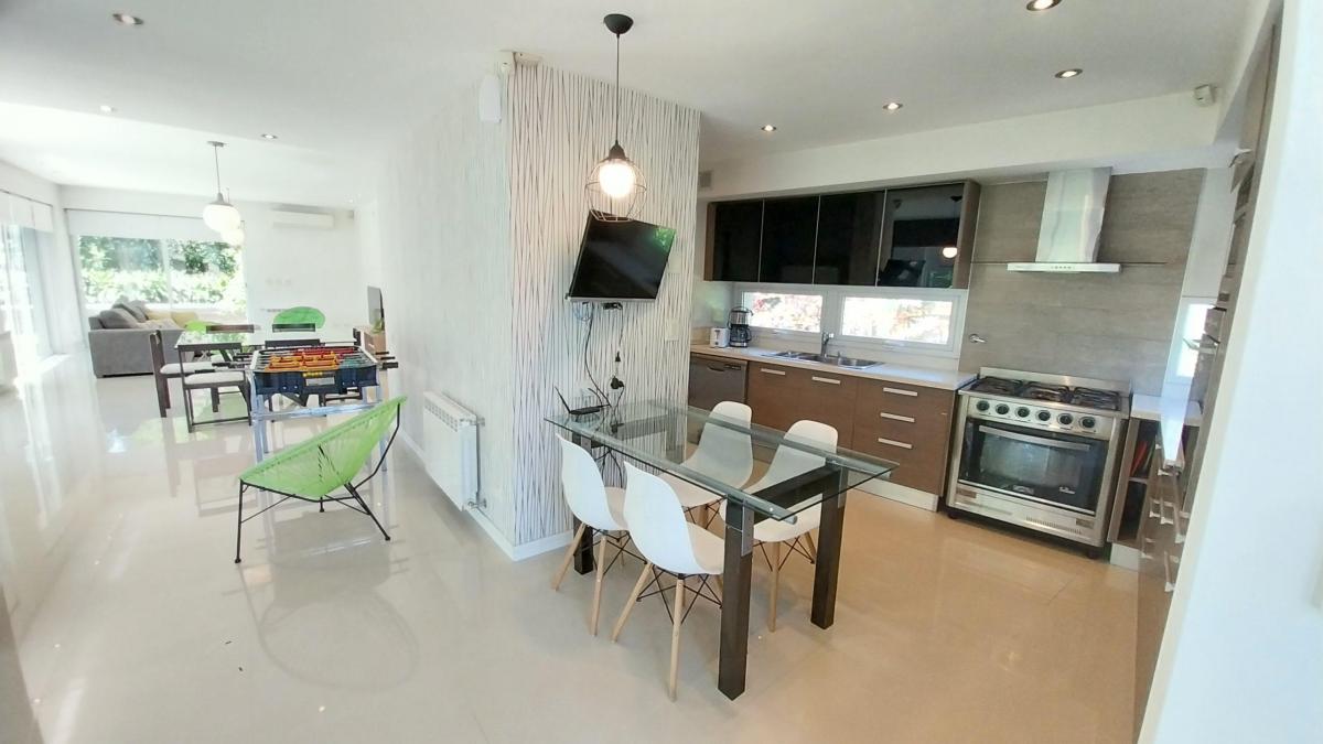 Foto de MODERNO CHALET EN VENTA EN SIERRA DE LOS PADRES. GAS NATURAL, imagen 3