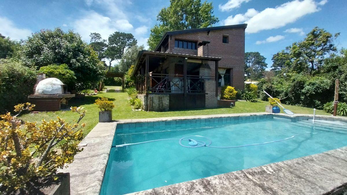 Foto de RETASADO!! Hermoso Chalet en venta en Sierra de los Padres con gas, imagen 2