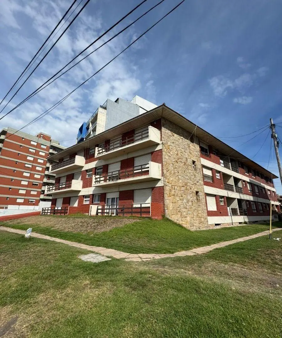 Departamento 2 ambientes, lateral, 2 piso a metros de la costa. 2
