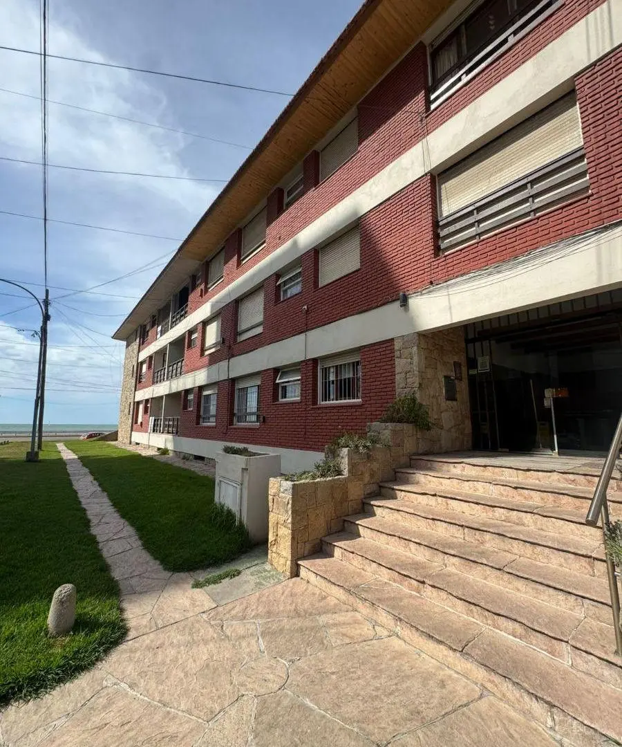 Departamento 2 ambientes, lateral, 2 piso a metros de la costa. 3