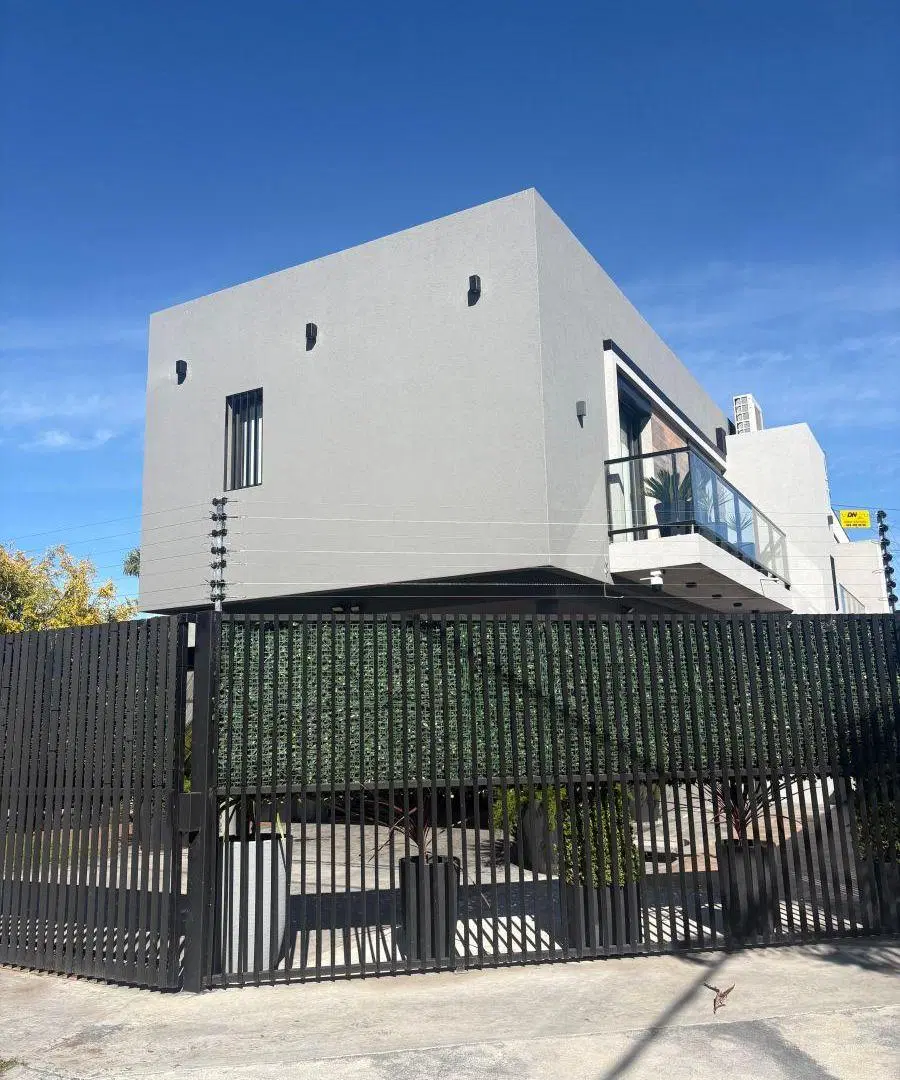 Casa 4 ambientes en Ph, barrio Caisamar. 2