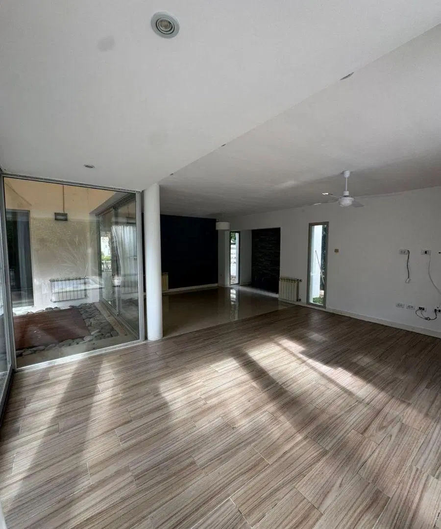 Casa 4 ambientes, venta o alquiler, barrio privado rumenco. 1