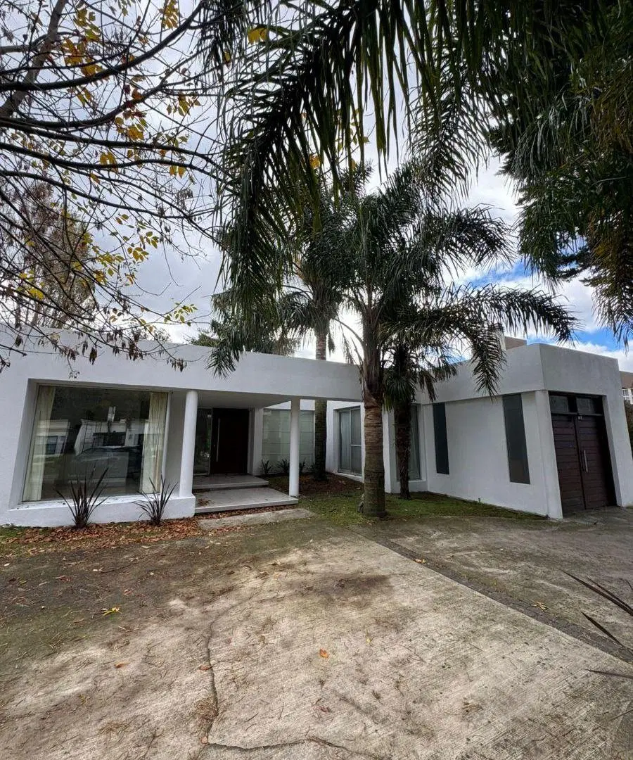 Casa 4 ambientes, venta o alquiler, barrio privado rumenco. 5