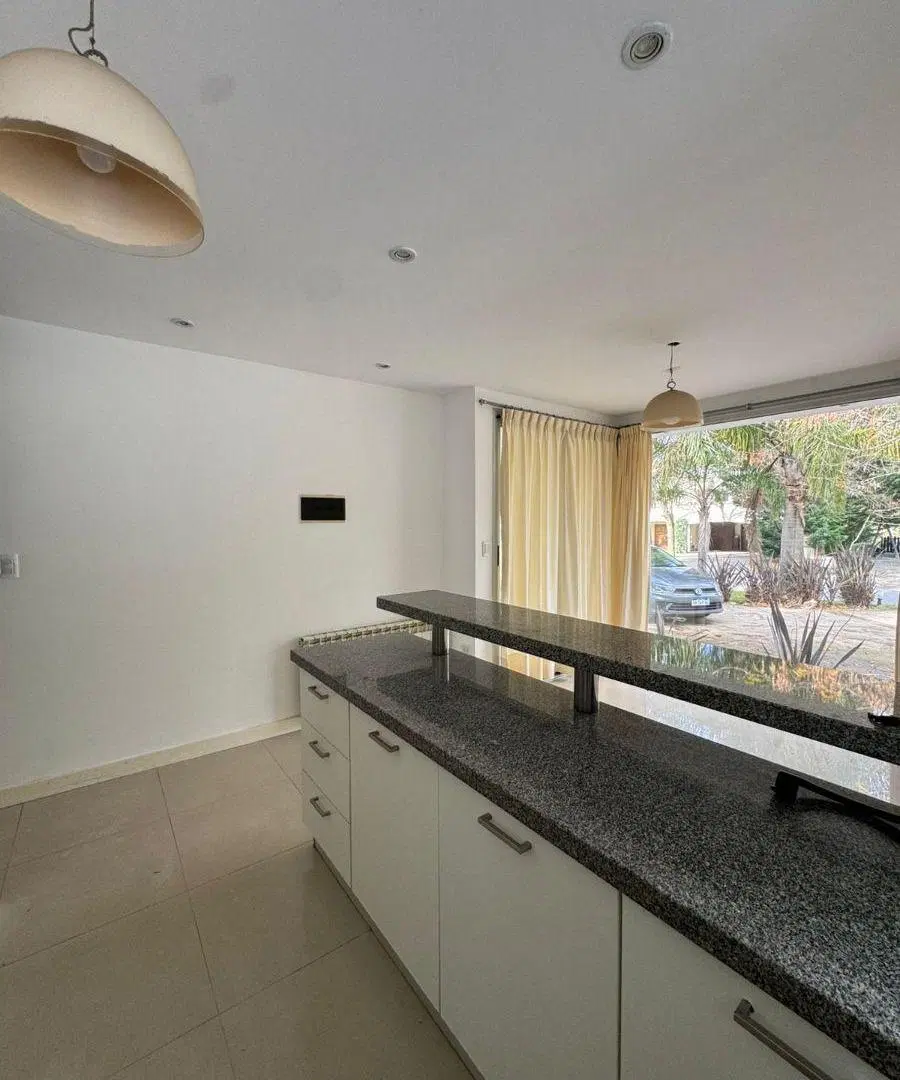 Casa 4 ambientes, venta o alquiler, barrio privado rumenco. 4