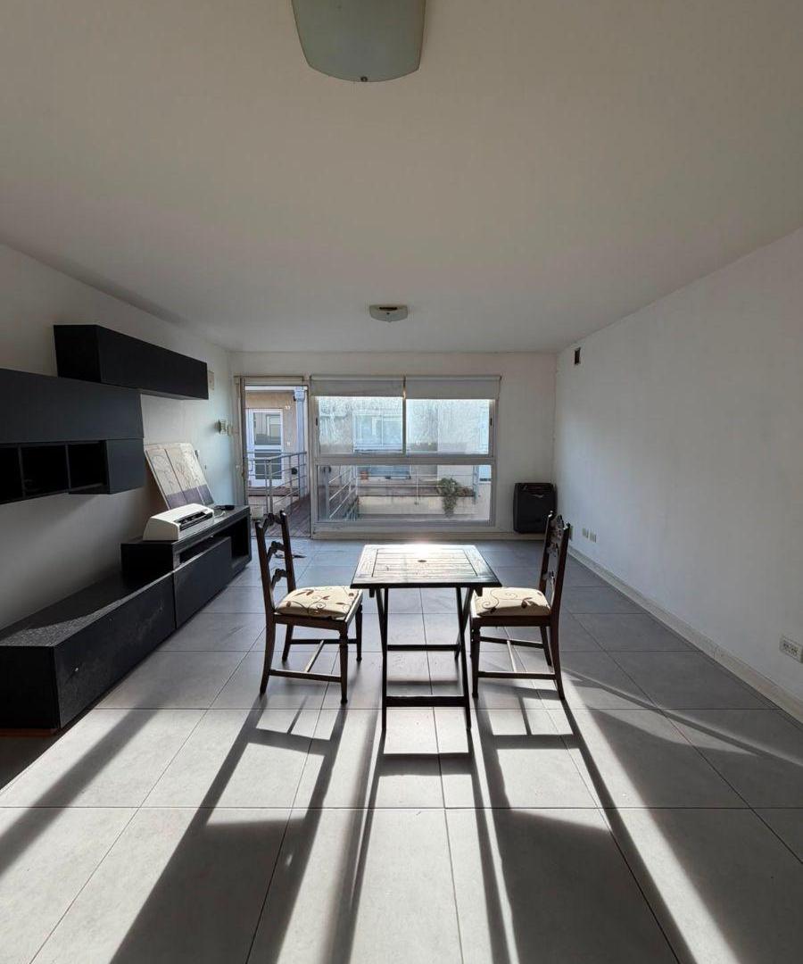 Foto de Departamento 2 ambientes, 1er piso con escalera, con cochera., imagen 2