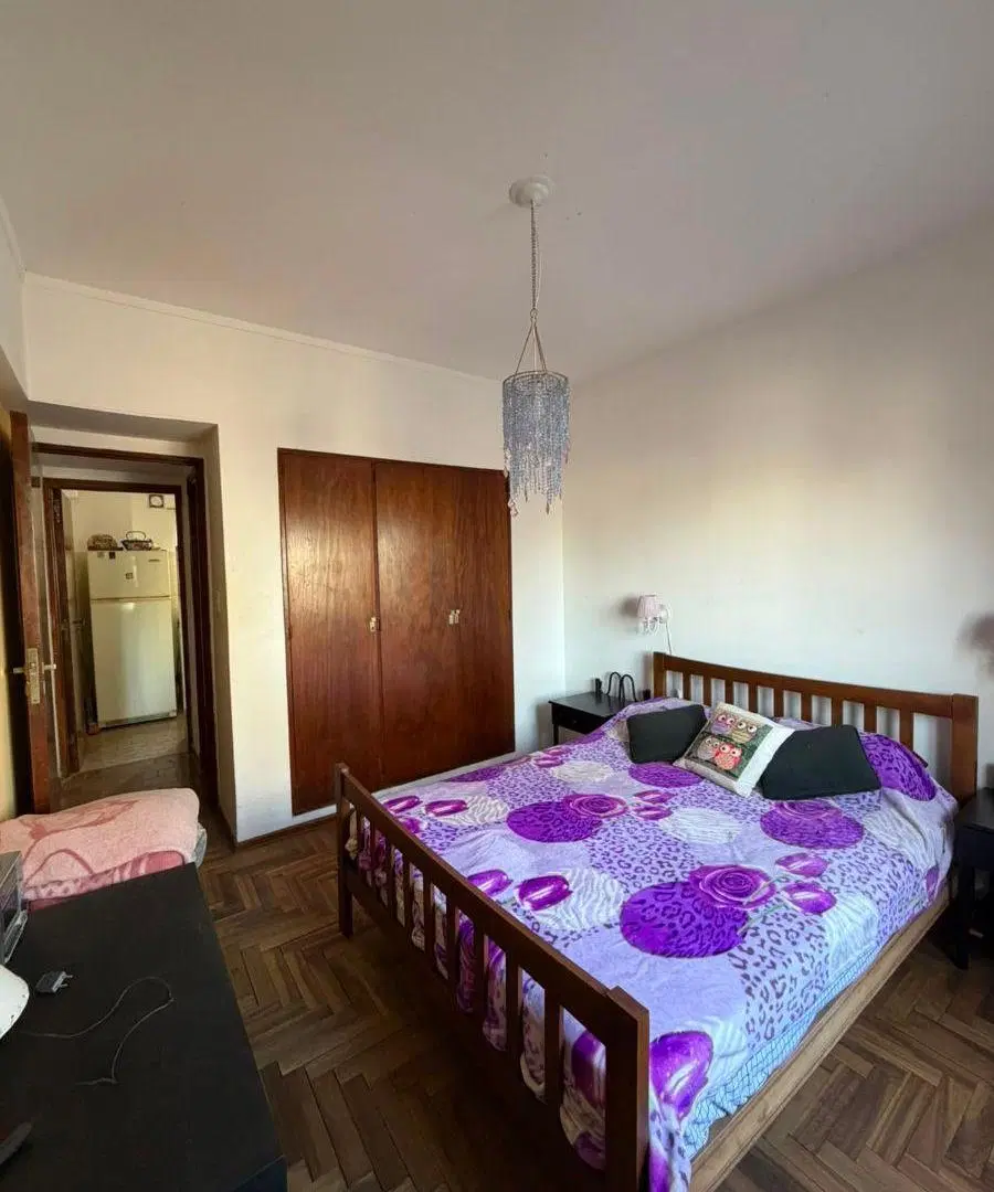 Departamento 2 ambientes, con balcon a la calle, barrio La Perla. 4