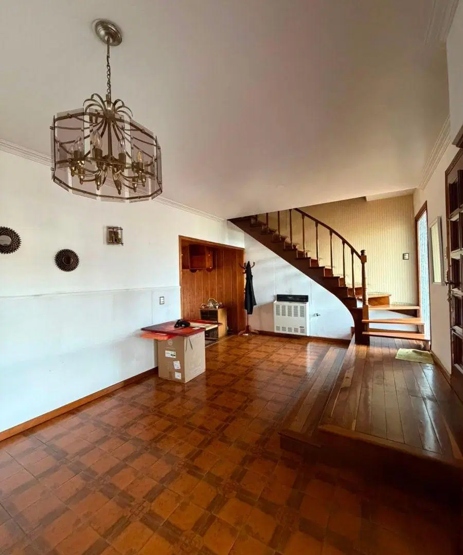 Importante chalet de 5 ambientes, en barrio Caisamar. 3