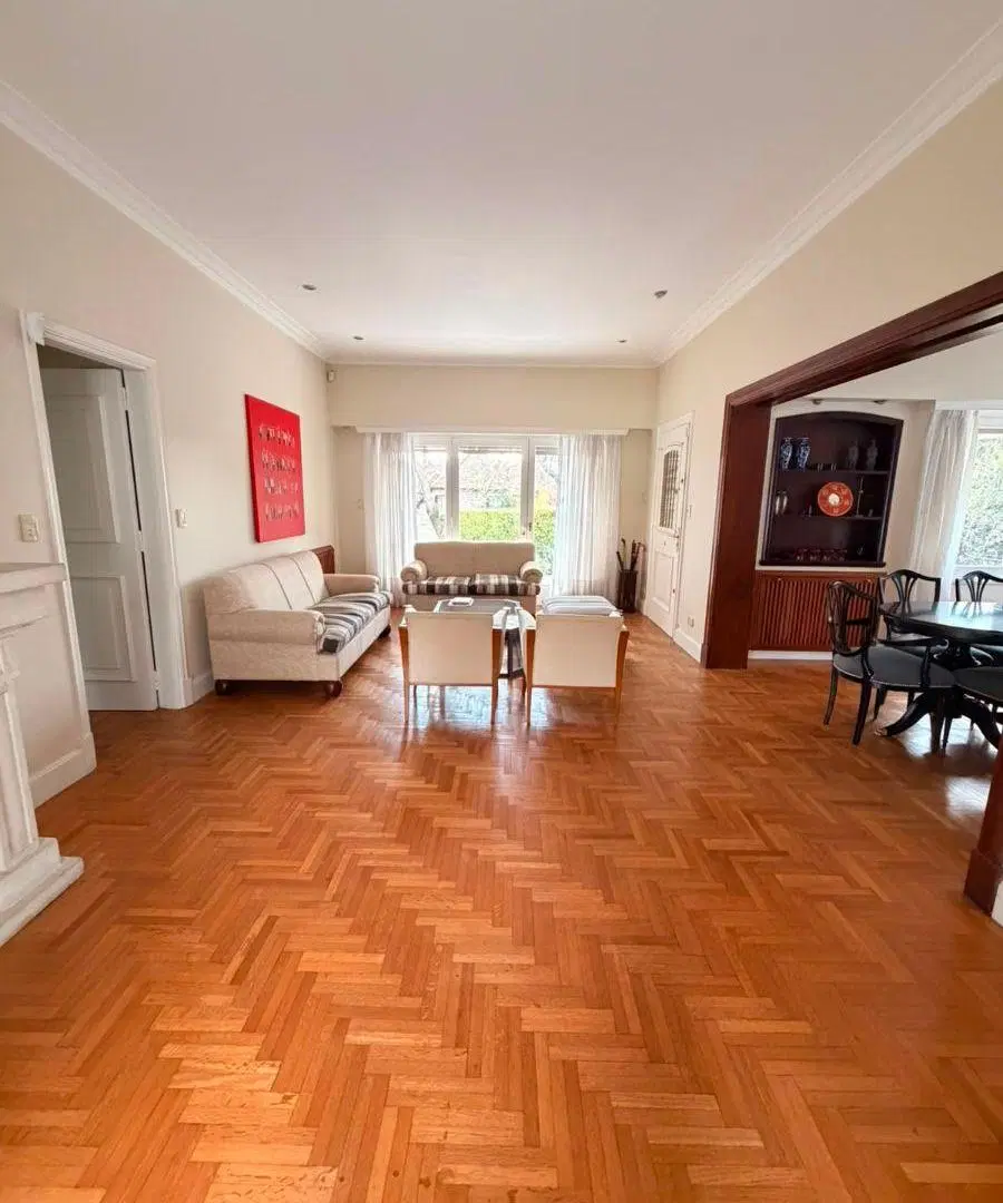 Importante residencia de 4 ambientes en alquiler por 24 meses, barrio Divino Rostro. 2