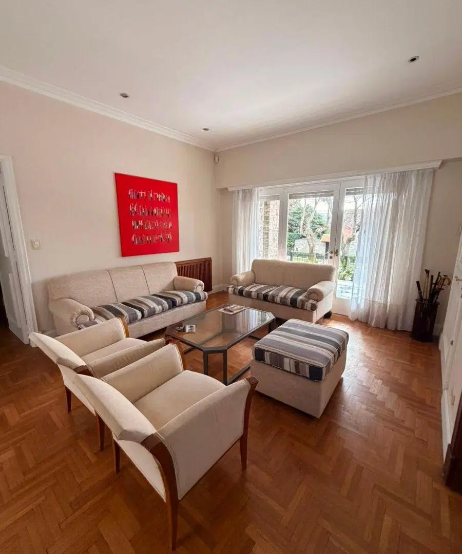 Importante residencia de 4 ambientes en alquiler por 24 meses, barrio Divino Rostro. 4
