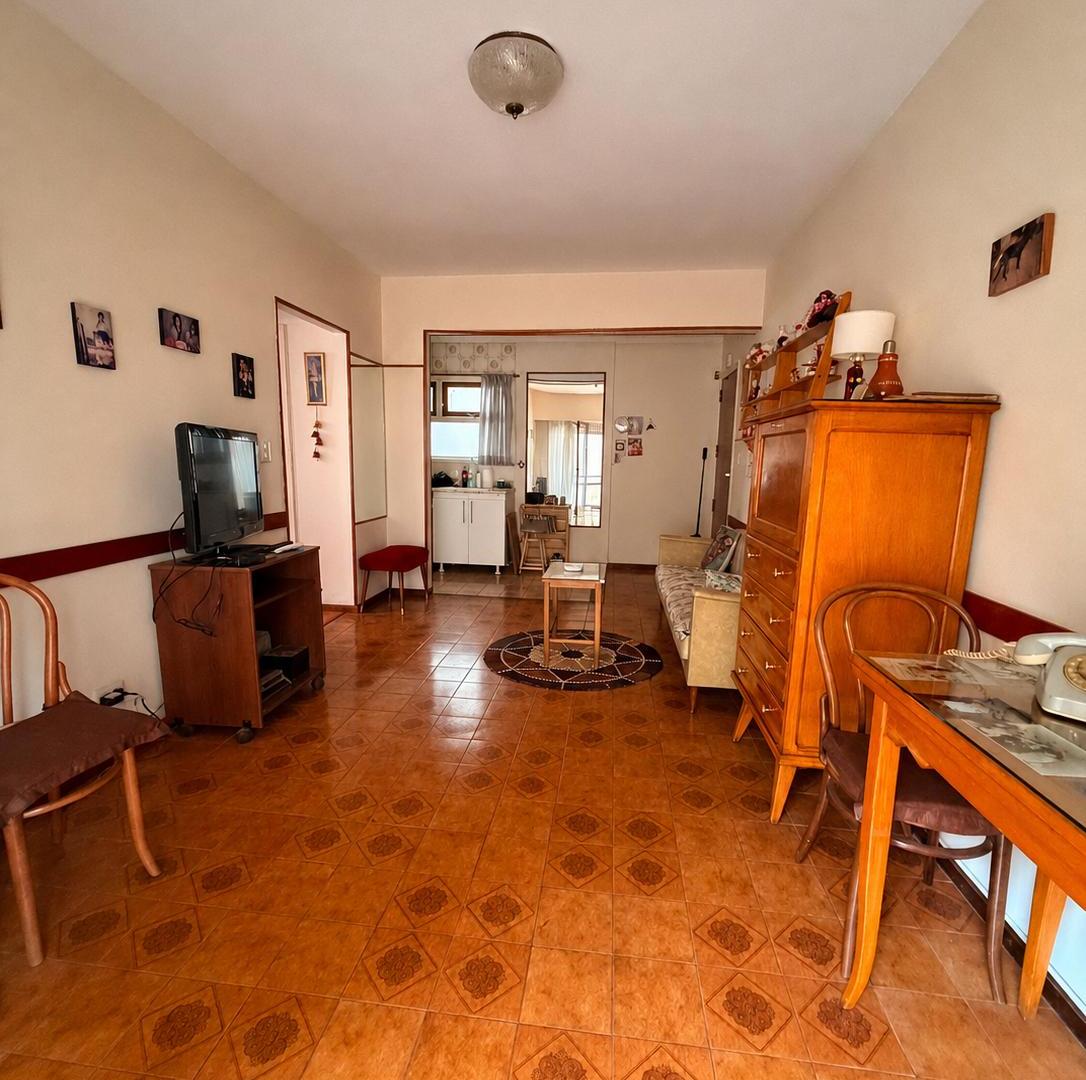 Foto de Departamento 2 ambientes, 1er piso lateral, barrio La Perla, imagen 2