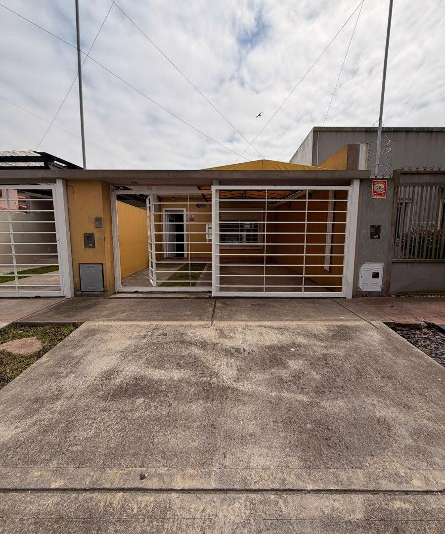 Foto de Ph 2 1/2 ambientes, con patio y parque al fondo con parrilla., imagen 1