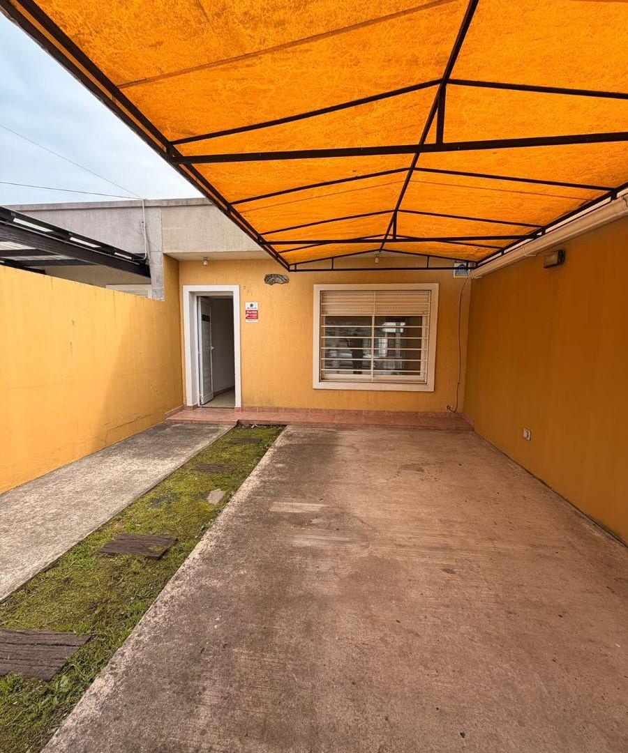 Foto de Ph 2 1/2 ambientes, con patio y parque al fondo con parrilla., imagen 3