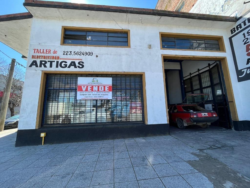 Galpon en Esquina con Oficina de 398 m² 4
